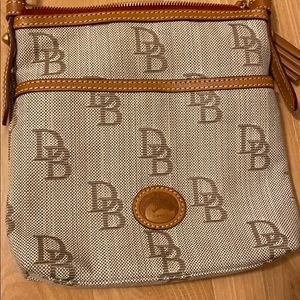 Dooney and Bourke logo bag